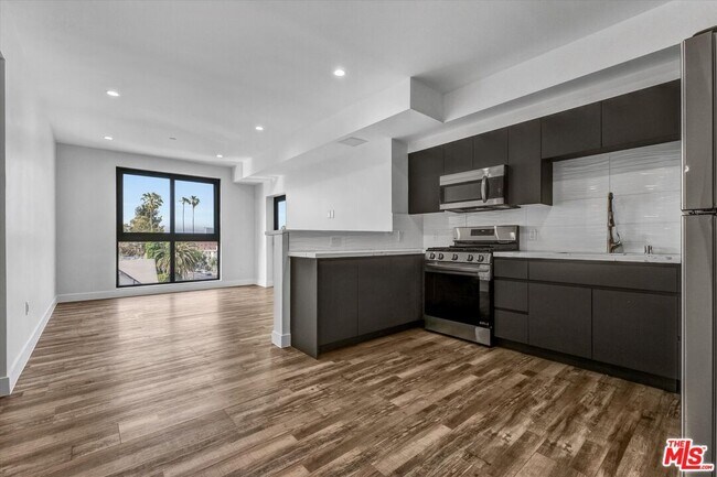 Building Photo - 1537 S Wilton Pl