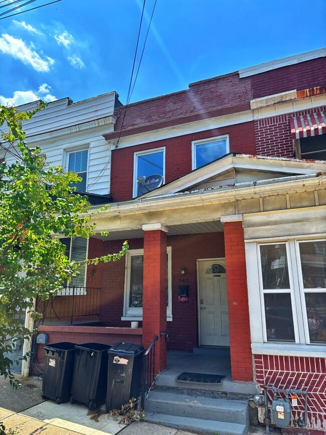 Primary Photo - For Rent: 3 Bedroom, 1 Bath House – Availa...