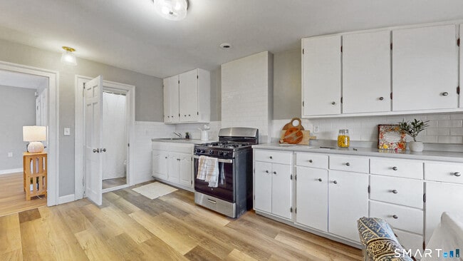 Building Photo - 24 Madison St