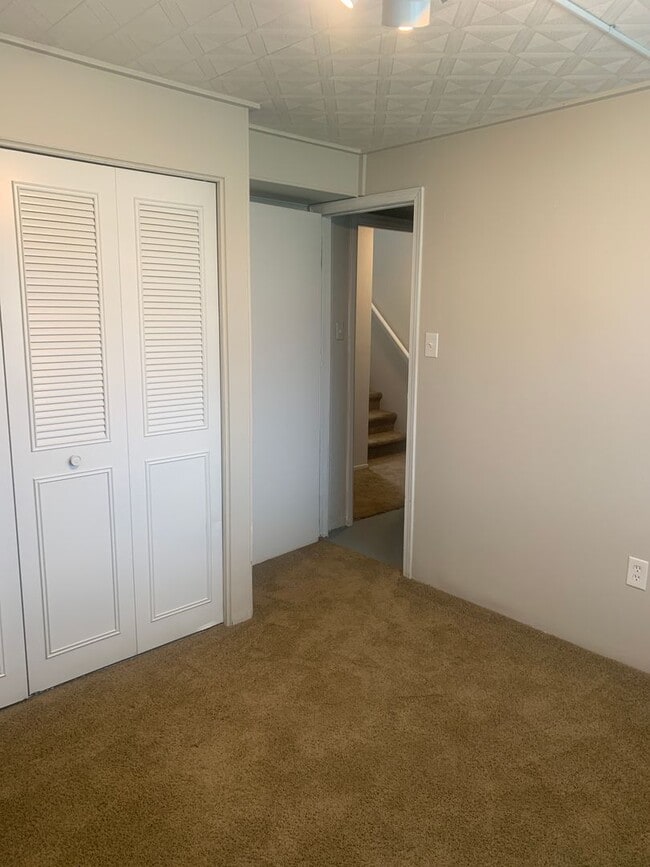 Building Photo - 3 BEDROOM, 2 BATHROOM SINGLE FAMILY HOME WITH 2 CAR ATTACHED GARAGE