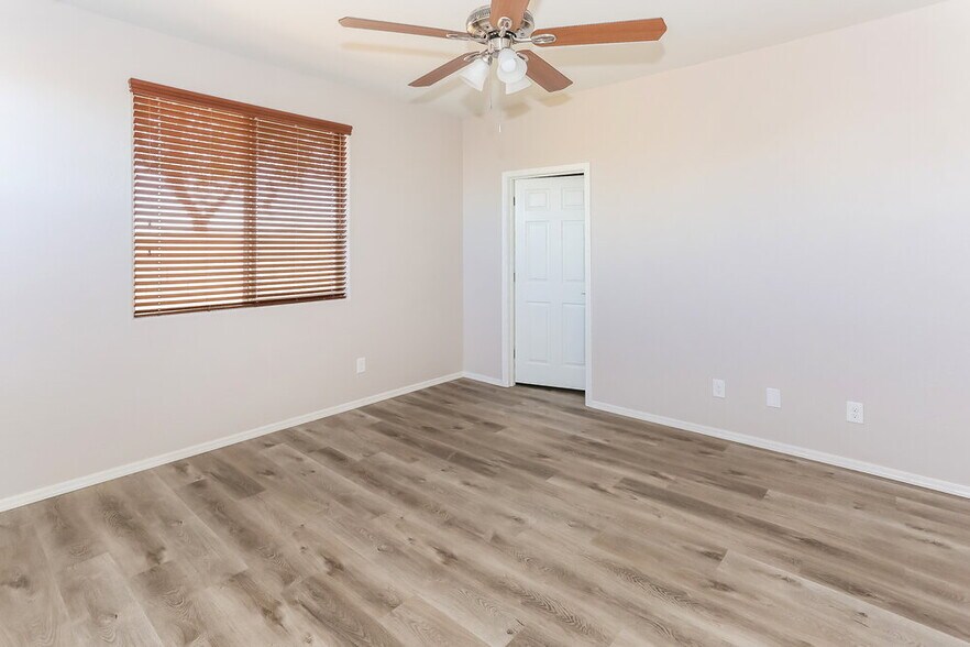 Building Photo - 6405 S 47th Dr