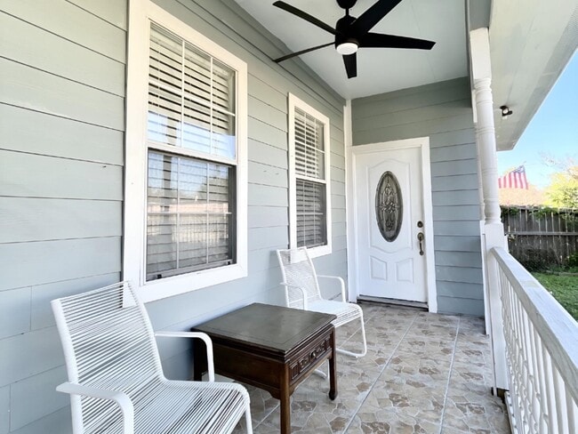 Building Photo - 301 Tabor St