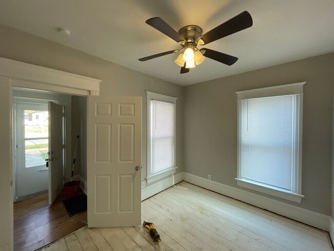 Building Photo - 3 Bedroom 1 Bathroom Home