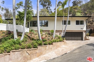 Building Photo - 9541 Cedarbrook Dr