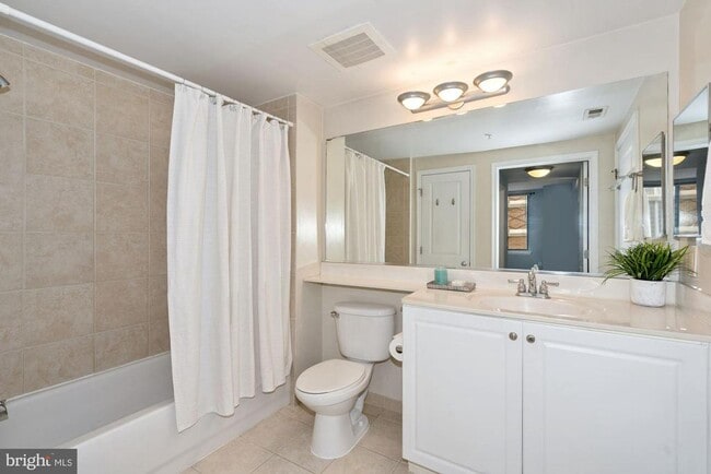 Building Photo - 851 N Glebe Rd