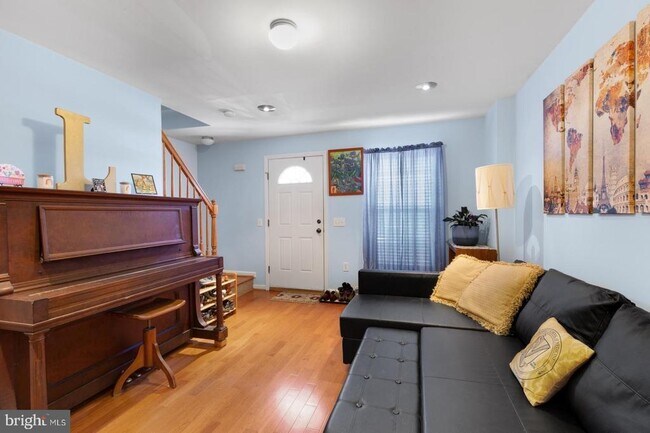 Building Photo - 2683 Edgemont St