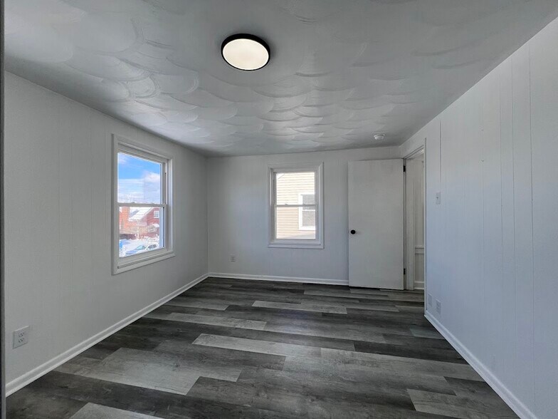 Building Photo - 866 Miller Ave