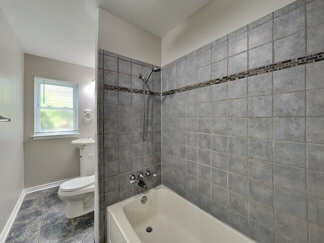 Building Photo - 3013 Esters Ct