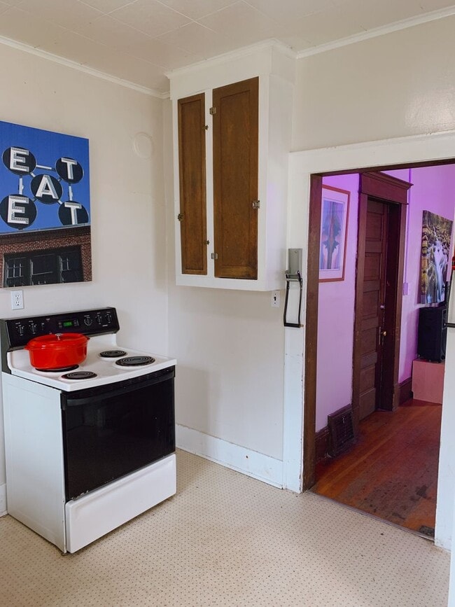 Building Photo - PRELEASE FOR AUG: 5 bdrm/2 bath near WWU and Downtown!