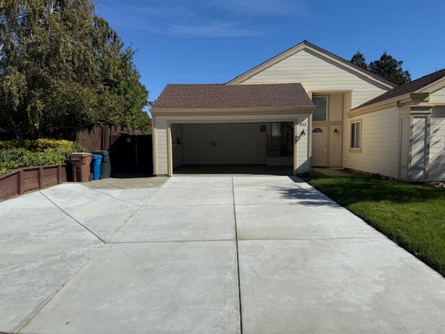 Building Photo - Beautiful 3-Bedroom Benicia Home