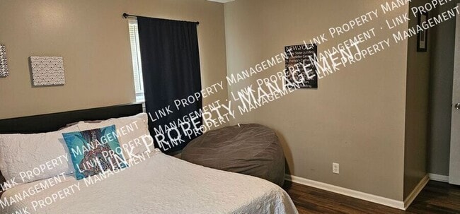 Building Photo - 2433 Meade Cir