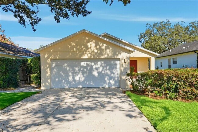 Primary Photo - 933 Pecan St