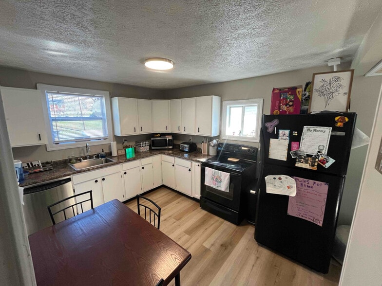 Primary Photo - 1245 Carlisle Ave