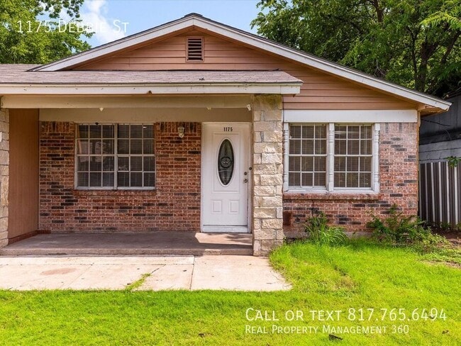 Building Photo - 1175 Debbie Dr
