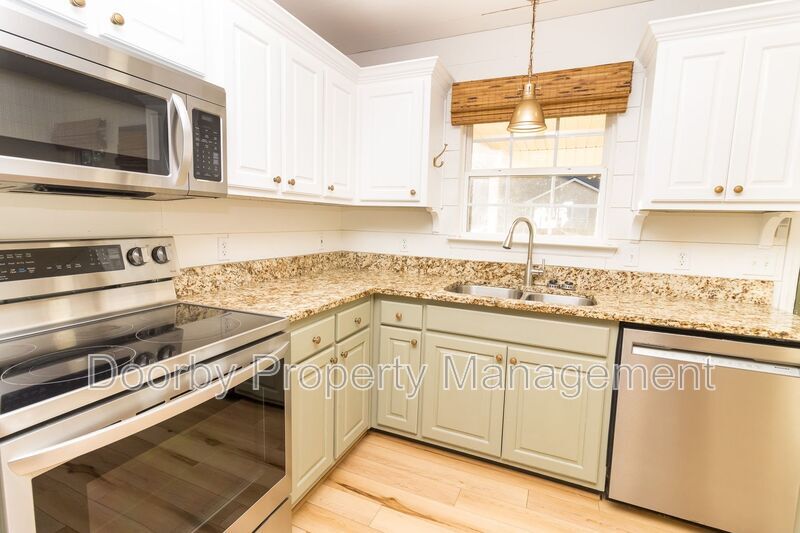 Building Photo - 14 Bunker Dr