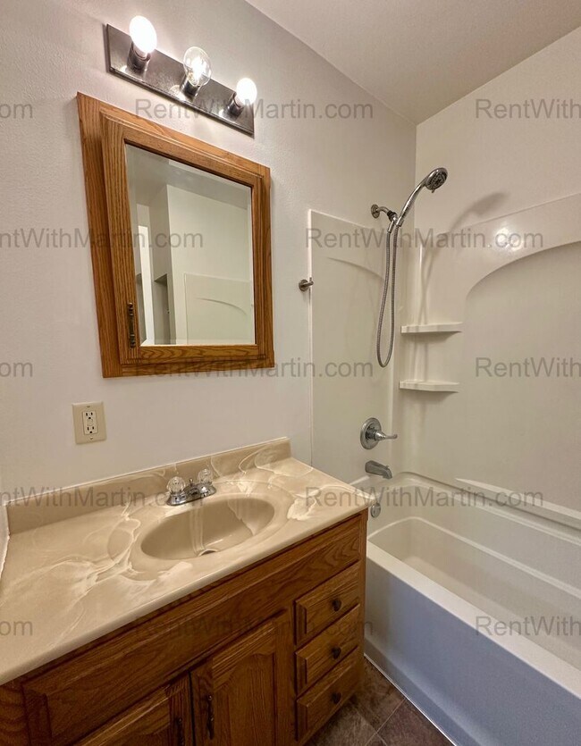 Building Photo - 1917 W 3rd St