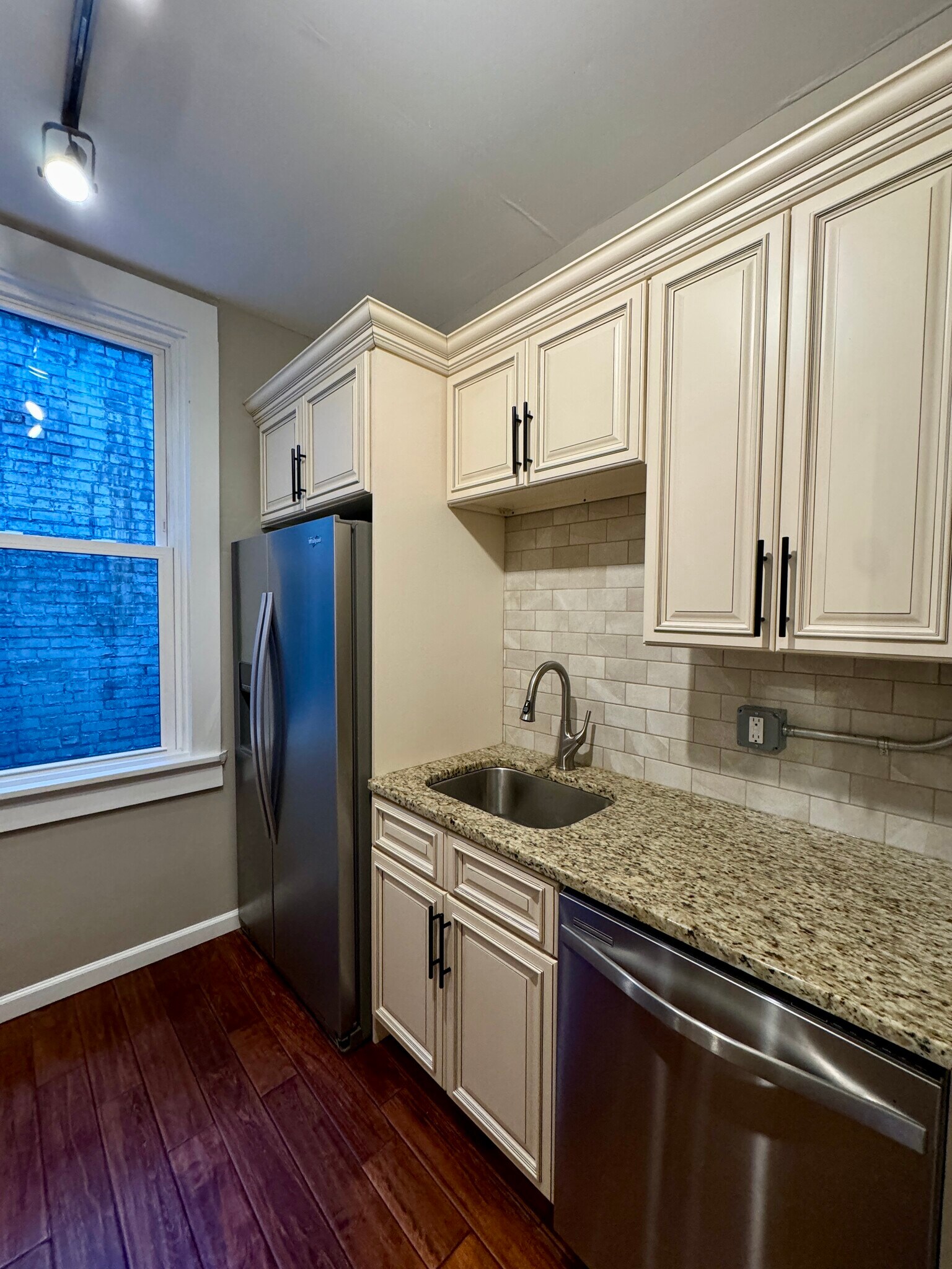 Building Photo - 92 S Main St