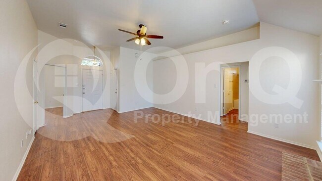 Building Photo - 205 Larkspur Dr