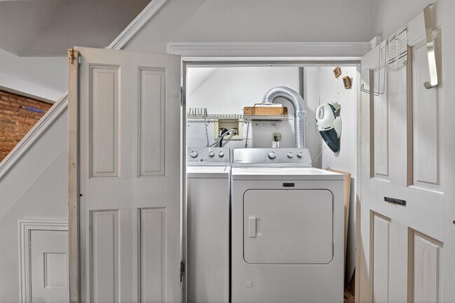 Building Photo - 211 4th St