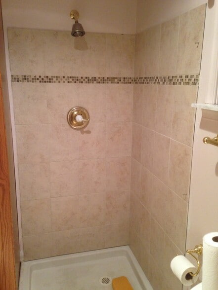 Building Photo - 304 E Broad St