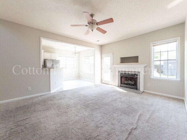 Building Photo - 448 Vallie Ln