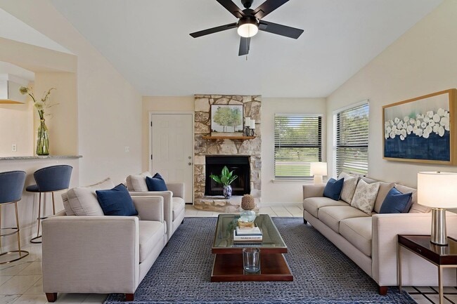 Building Photo - 609 Aspen Ln