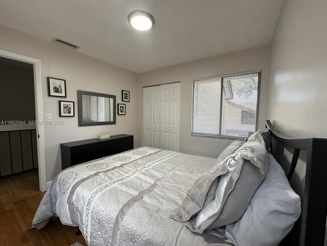 Building Photo - 8320 SW 39th Ct