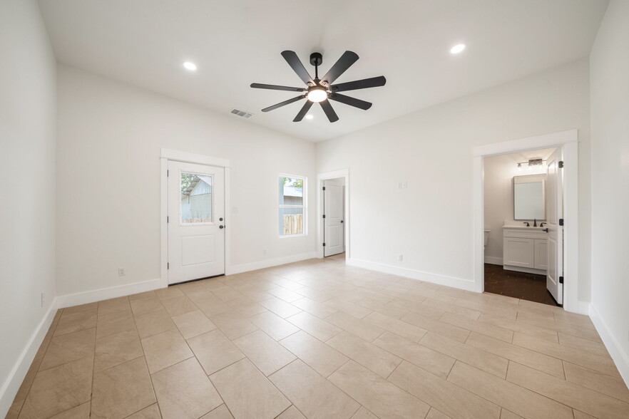 Primary Bedroom - 247 Princeton Ave