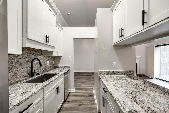 Building Photo - 4158 Charlotte Hwy