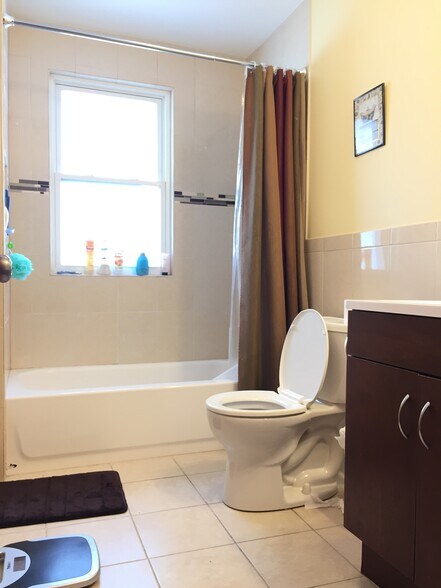 Building Photo - 74 Moraine St