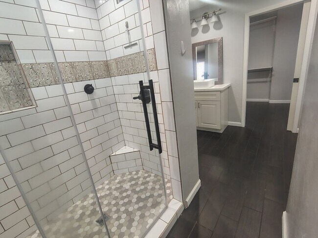 Building Photo - 9047 N Sanguine Dr