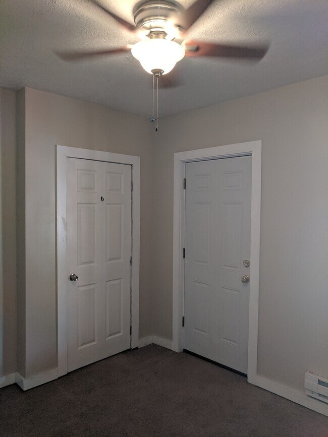 Building Photo - Cuddy