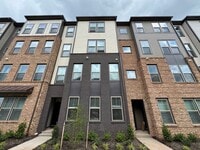 Building Photo - Stylish 3 Bed 2.5 Bath Interior Townhome I...