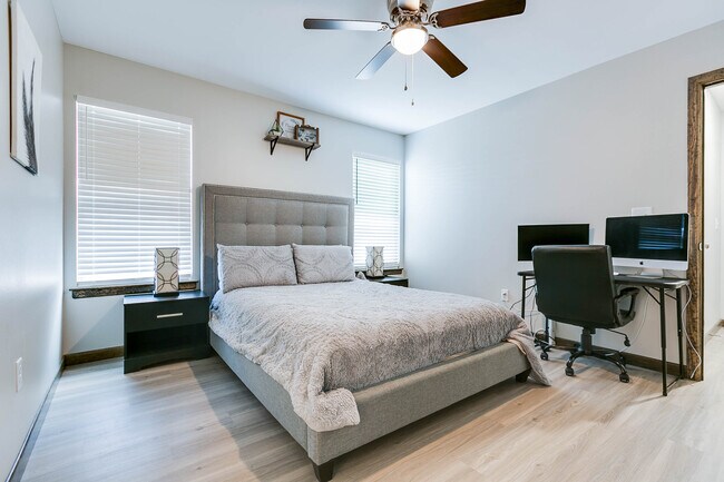 Building Photo - 420 E 48th St