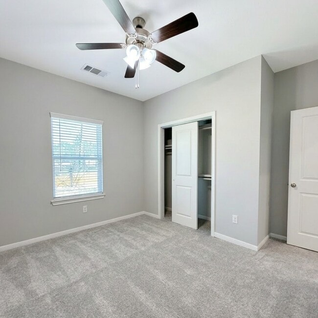 Building Photo - 15852 Pecan Dr