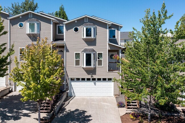Building Photo - Townhouse Retreat on Military Hill – Moder...