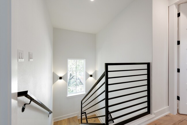 Building Photo - 1201 W 22nd St