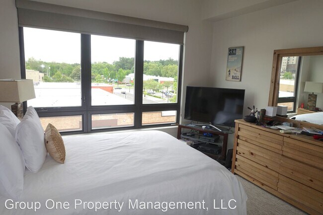 Building Photo - 3 br, 2.5 bath House - 611 S. 8th St. #402