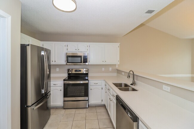 Building Photo - 9920 Averbury Cove