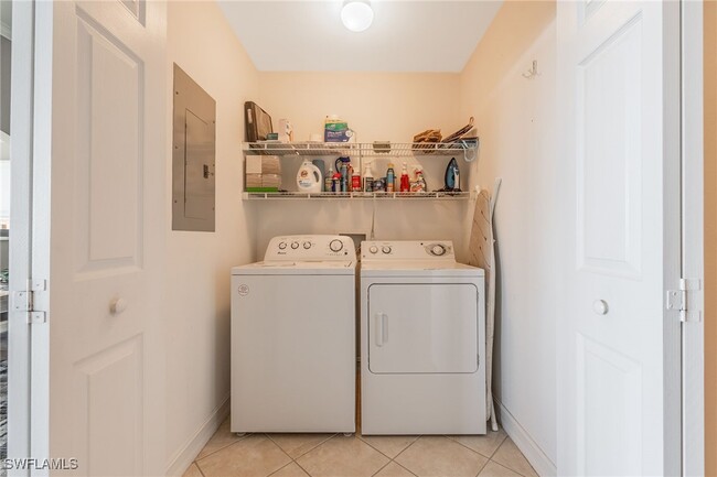 Building Photo - 20930 Island Sound Cir
