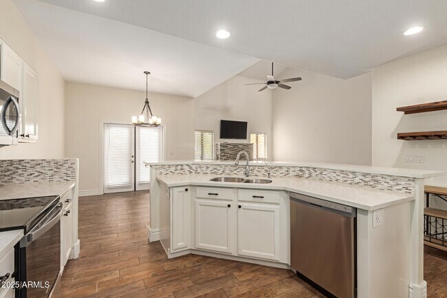 Building Photo - 1102 W Glendale Ave