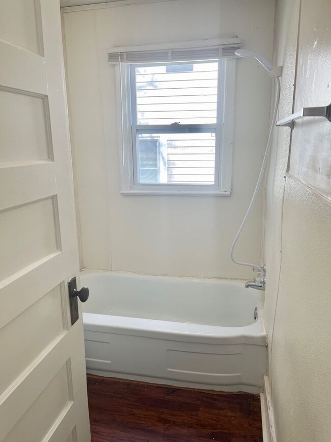 Building Photo - Very Unique Apartment in Downtown Columbia