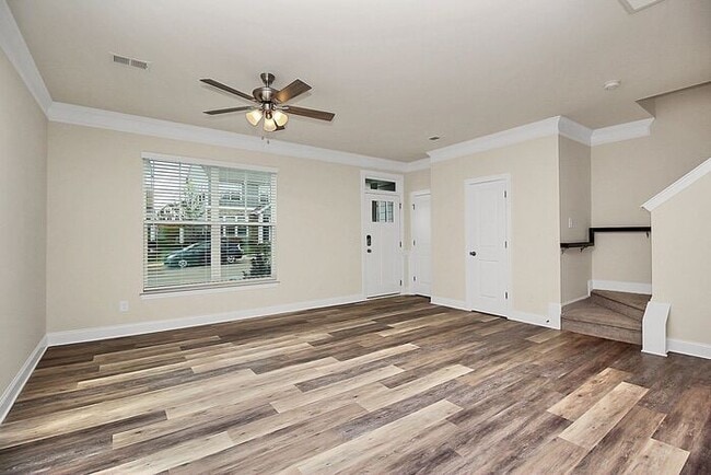 Building Photo - Stunning 3BD/2.5BA Townhome Minutes from Historic Belmont!