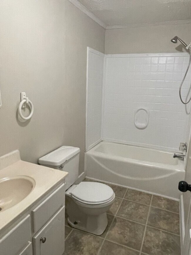 Building Photo - Rustic home in Citronelle