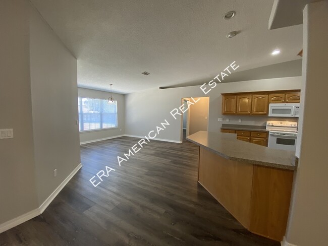 Building Photo - 2110 Bahama Dr