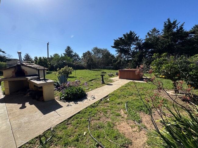 Building Photo - 3-Bedroom Home on Spacious Property in a Great Nipomo Location