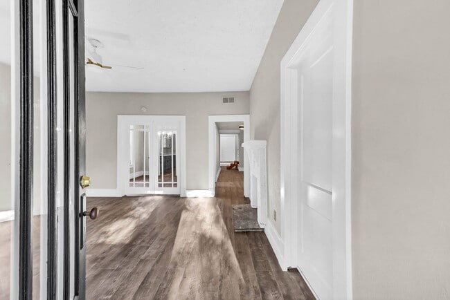 Building Photo - Totally Renovated Bungalow