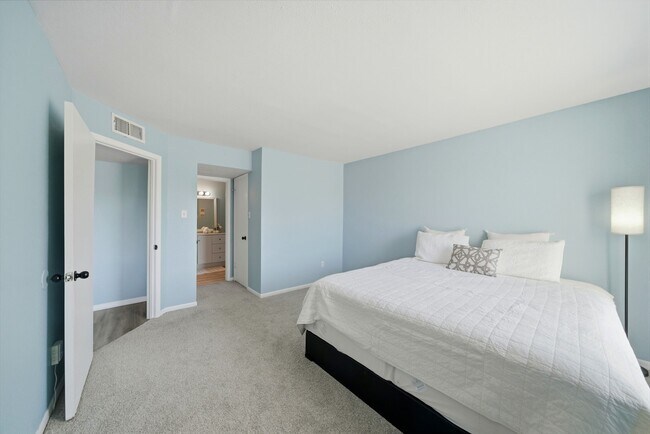 Building Photo - 8523 Hearth Dr