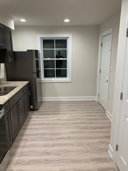 Kitchen - 281 Oak Dr