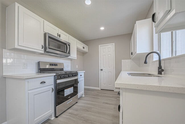 Building Photo - 8630 Valley Meadow Dr